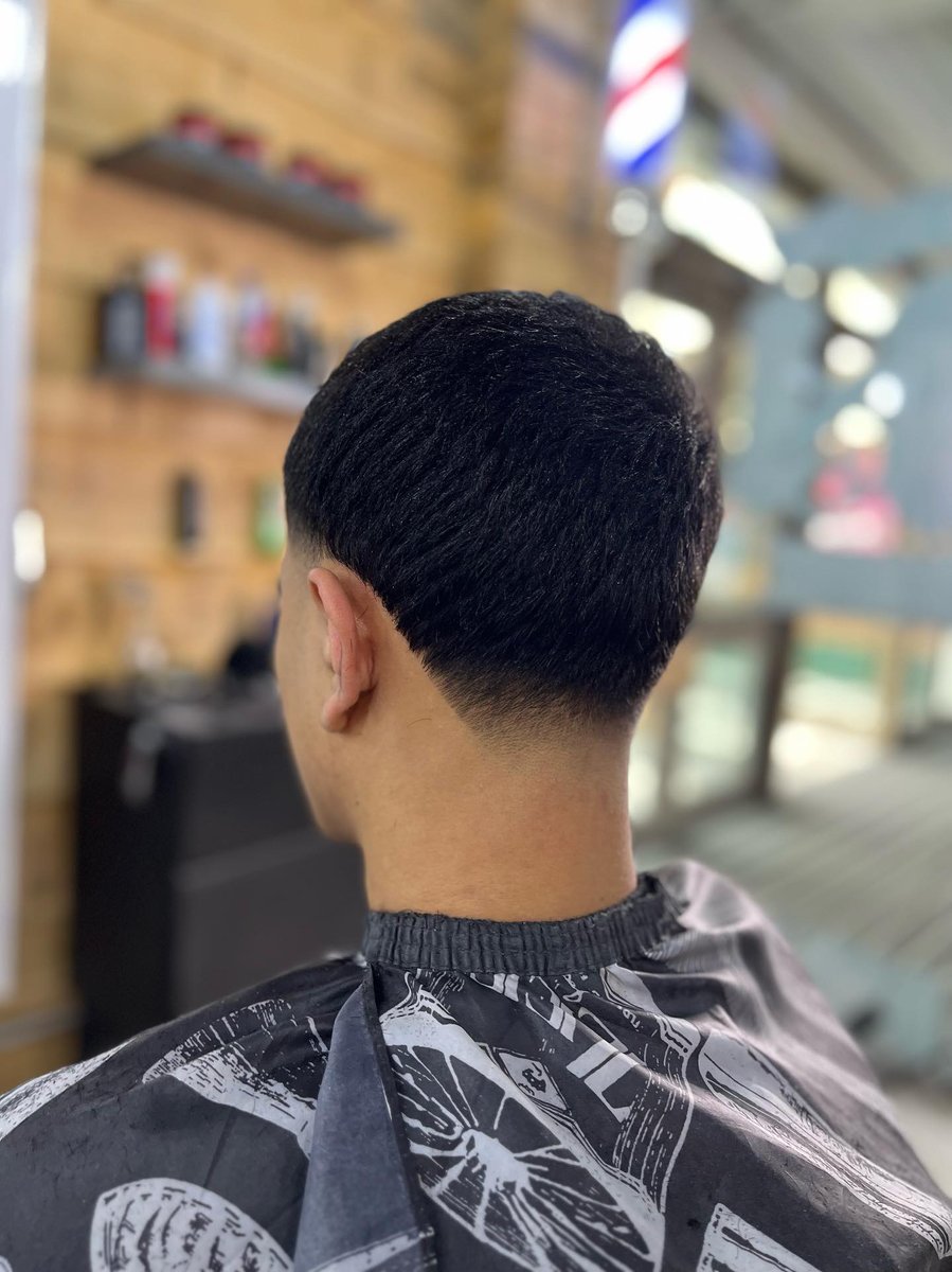Guys, looking for a fresh haircut experience? 💈✂️ Then try out Anis barbershop! No appointments necessary, just walk right in! 📍 Find them inside the Square shopping centre, Camberley.