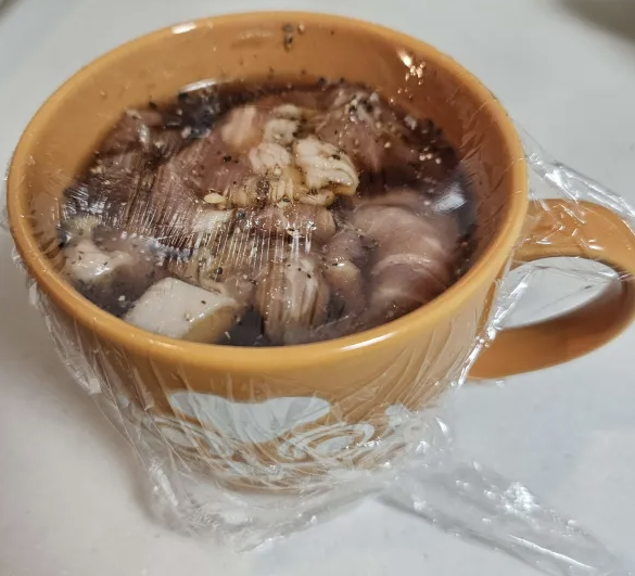 desperate times call for desperate measures. in japan, a lot of meat on sale only comes in tiny little servings (like 200 yen amounts) but i don't have a container to marinate them in. i discovered that my mug is actually the perfect size for the itty bitty morsels. (don't worry,…