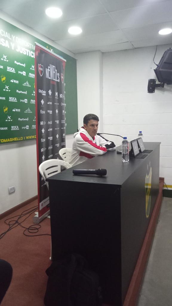 🎙️ 'I told the fans not to get excited because disappointment is death. Sotelo got injured, we dispensed with Franco Diaz. The upcoming championship is about endurance, this one was about speed' Mauricio Larriera after the defeat to Defensa y Justicia. #Newells