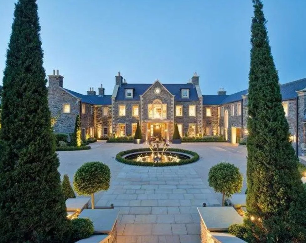 alanrose9's tweet image. #ToryScum
One house is owned by Michelle Mone and one was owned by Angela Rayner. One of the owners owes millions the other might owe a couple of thousand pounds. Guess which one the press want you to focus on?