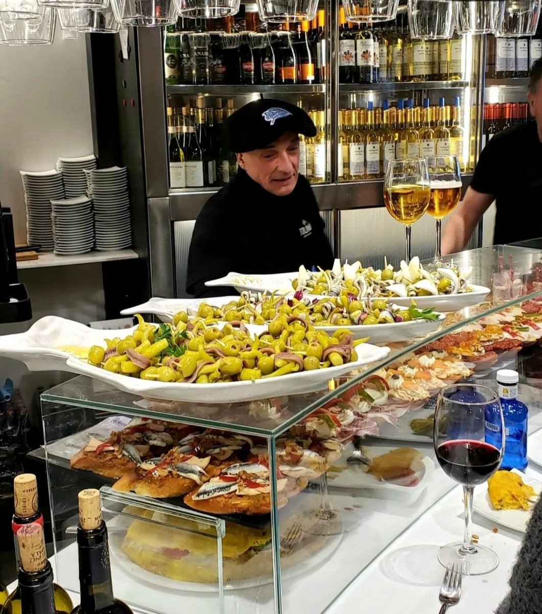 bareltoloño (@bareltolono) on Twitter photo Por algo es conocida nuestra BARRA, no cabe un pintxo más!! ##pintxos #pintxosypotes #barra #bartoloño #barradepintxos #food #foodporn #lacuesta #VitoriaGasteiz Por algo es conocida nuestra BARRA, no cabe un pintxo más!! ##pintxos #pintxosypotes #barra #bartoloño #barradepintxos #food #foodporn #lacuesta #VitoriaGasteiz