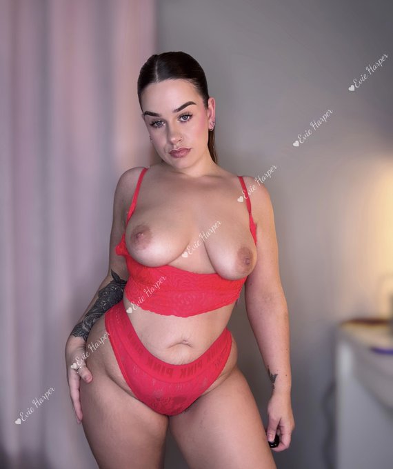 I hope you like hips to grab on too🤭 https://t.co/b4LHo8p56q