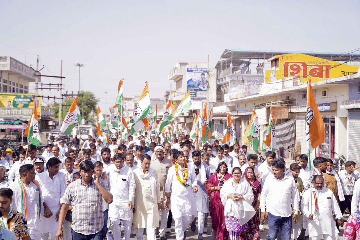 AapkaMurarilal's tweet photo. लोकसभा क्षेत्र दौसा की विधानसभा "बांदीकुई शहर" में जनसंपर्क कर अपनी देवतुल्य जनता का आशीर्वाद लिया।

दौसा के लोग अपने स्थानीय युवा बेटे भाई को देश की सबसे बड़ी पंचायत में भेजने का मन बना चुके हैं।
#murarilalmeena https://t.co/Lkt9oegMtp