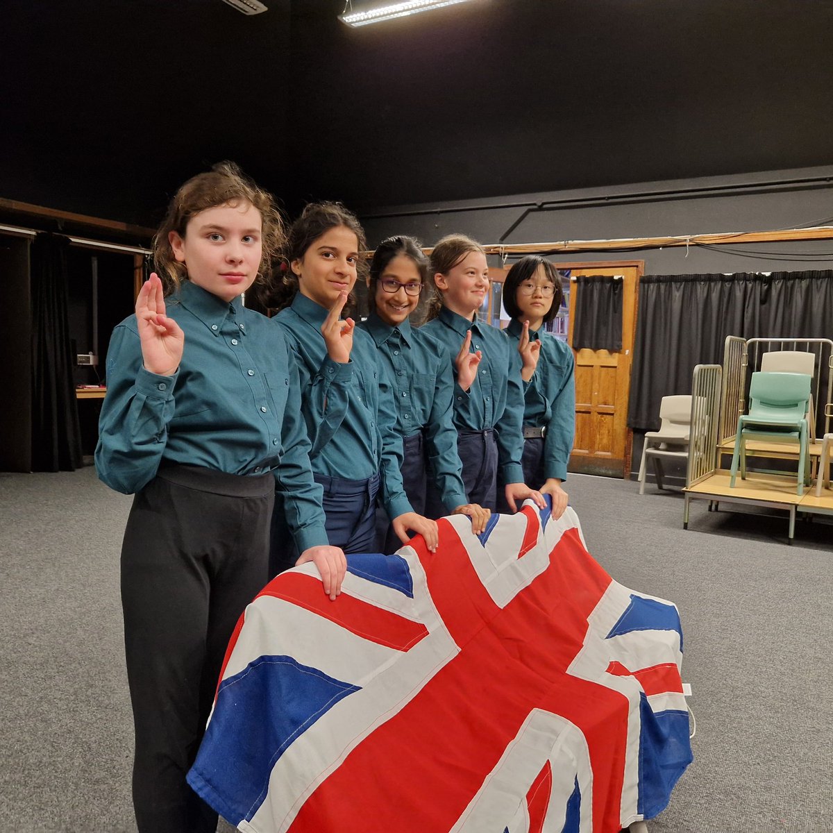 BSYear6Scouts's tweet photo. Last night we invested the Year 6 scouts. They spent the night learning how to sew their badges onto their new scout shirts. The proof will be how they look next week!
@19thBoltonScout @BoltonSch @BSPDJnrBoys @BSPDJnrGirls #BoltonScouts https://t.co/aIEpqMV65V