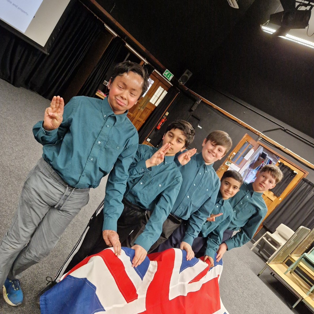 BSYear6Scouts's tweet photo. Last night we invested the Year 6 scouts. They spent the night learning how to sew their badges onto their new scout shirts. The proof will be how they look next week!
@19thBoltonScout @BoltonSch @BSPDJnrBoys @BSPDJnrGirls #BoltonScouts https://t.co/aIEpqMV65V