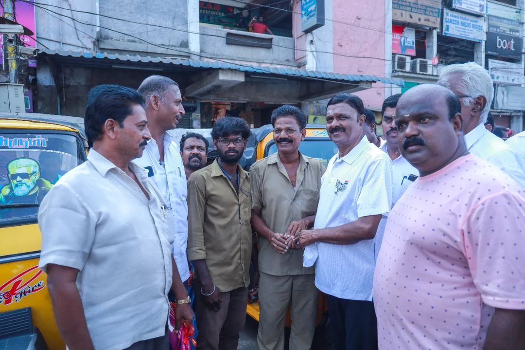 AcsArunkumar's tweet photo. வேலூர் நாடாளுமன்றத் தொகுதியின் வெற்றி வேட்பாளர் திரு. A.C.சண்முகம் அவர்கள் வேலூர் பழைய பேருந்து நிலையம் அருகே உள்ள சந்தையில் வியாபாரிகளுடனும் பொதுமக்களுடன் கலந்துரையாடி தாமரை சின்னத்திற்கு வாக்குகள் சேகரித்தார்!
#Vote4ACS #Vellore #ACS #புதியநீதிக்கட்சி #BJP #AMMK #PMK https://t.co/0qP32UVxZx
