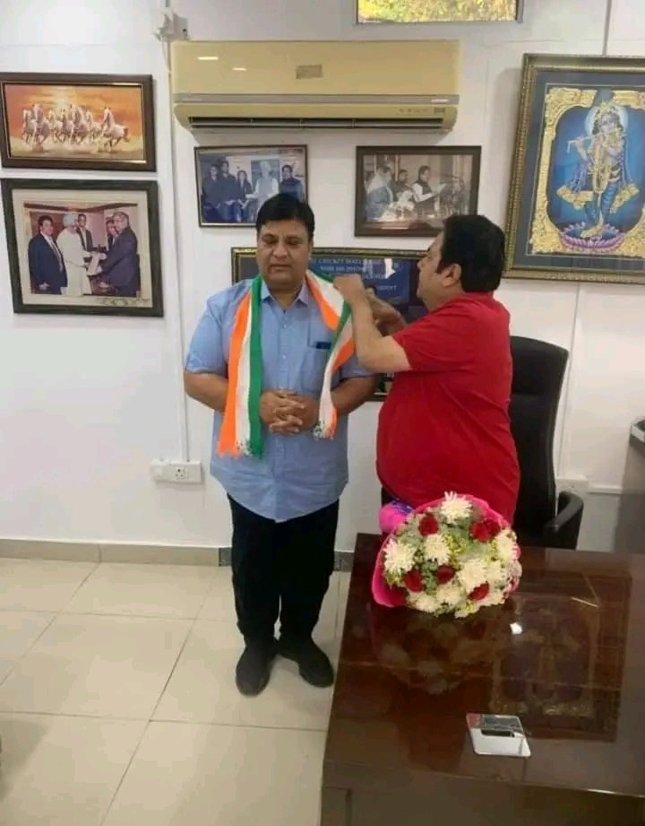 Big Breaking 

Former MLA from Gagret, Rakesh kalia has left the BJP and joined the Congress party .

He left the BJP after Chaitanya Sharma got the ticket to Contest the bypolls.