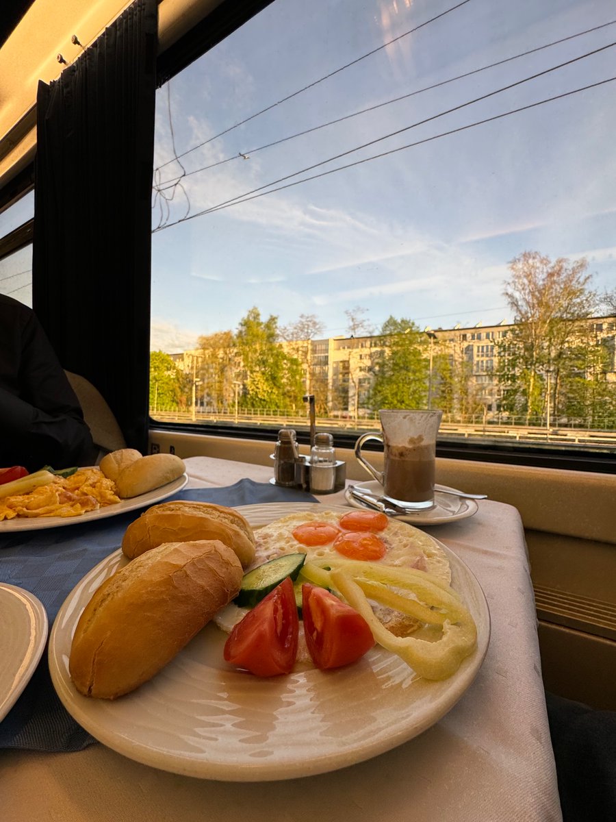TimatixEU's tweet photo. Was gibt’s besseres am Morgen? 😍
Ab nach Berlin zu #dbme https://t.co/mmjXxuXirm