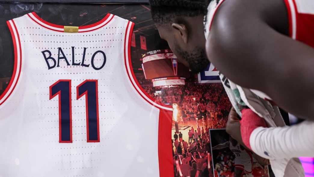 Wildcats1290's tweet photo. #DKontheSportsTip: Tue Apr 16, 2024
#OumarBallo trading in his #UofA red for #Indiana red so is he still a Wildcat 4 Life? Plus #EsmeryMartinez & #HelenaPueyo headed to #WNBA.
3 p.m.: https://t.co/NBdrzeVI5F
4 p.m.: https://t.co/8GKIb56RaO
5 p.m.: https://t.co/A8LG2s3JDs https://t.co/DvrgYtPG2x