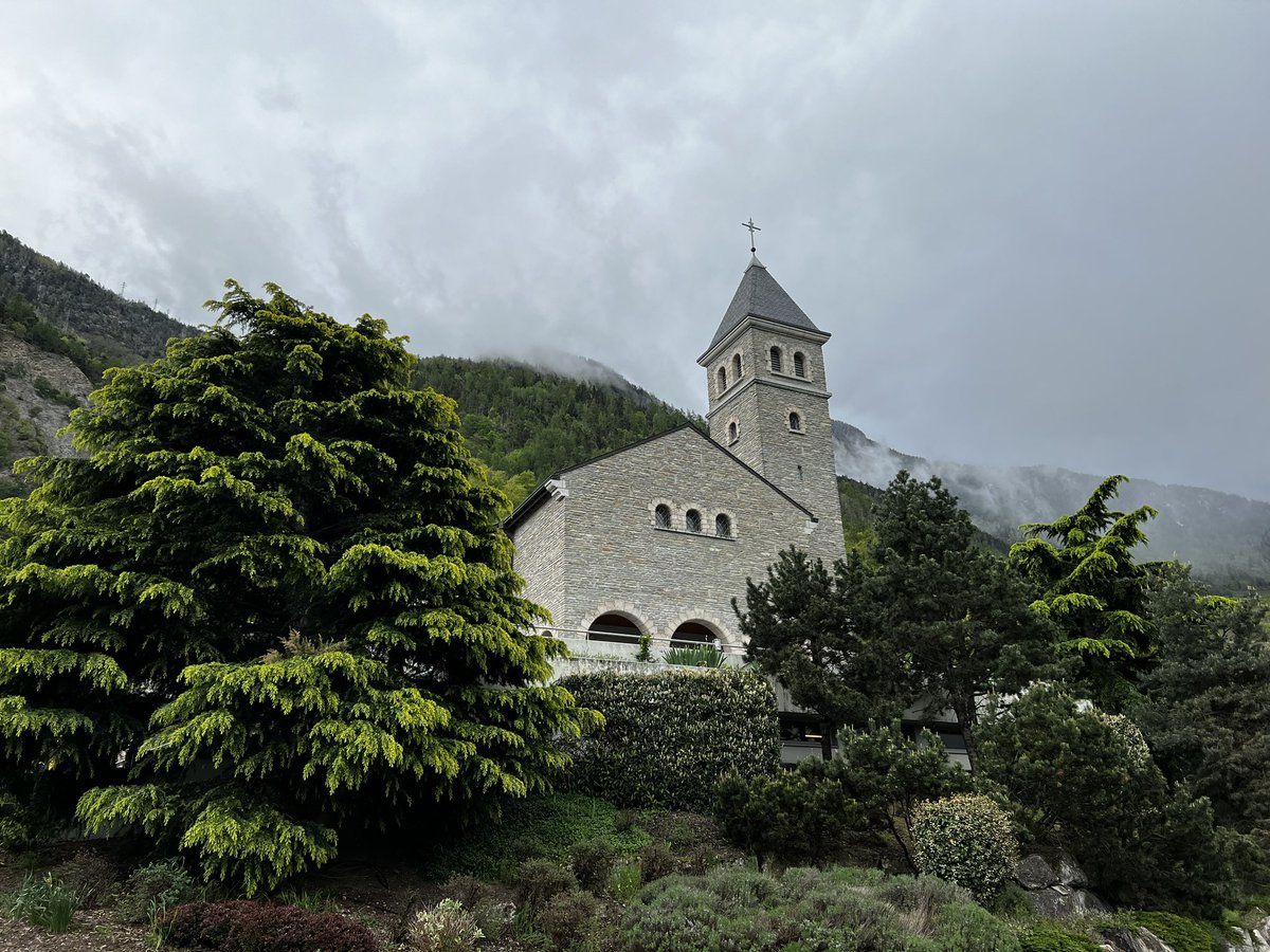 docmunier's tweet image. die  Knaben aus #Wangs haben zur Ehren #Huonders schulfrei. Und ich bin die einzige Frau in Hosen … in #Econe muss man nicht mal Minirock tragen, um zu provozieren @kathch @NZZ @AndriRostetter @BuetlerHp @JeppesenHelena @QuirinWeber @KNA_Newsroom