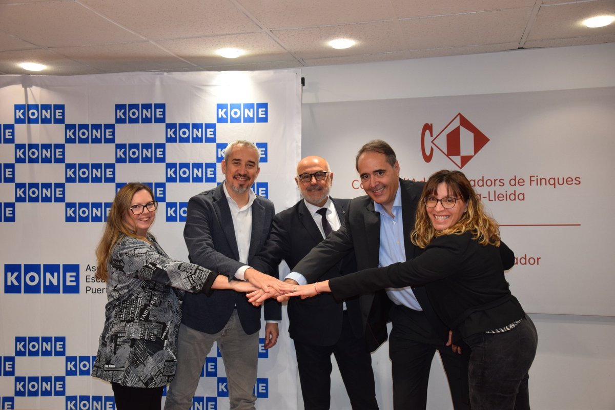 CAFbcn_lleida's tweet photo. 📢Molt contents d'anunciar que hem signat  #conveni de col·laboració amb @KONECorporation 
👉@KONECorporation  subministra als seus clients solucions innovadores per a la instal·lació, modernització i manteniment d'#ascensors, escales i portes automàtiques.
El nostre president, @lorenzocafbl  , Óscar Algesires i Sergio Álvarez de Corporation han signat el conveni, mostrant la seva satisfacció per aquesta aliança.
Aquest acord permetrà als nostres col·legiats gaudir d'un servei amb un valor afegit.
#CAFBL #Barcelona #Lleida #ColegioAdministradoresFincas #Convenio #ascensores #AFcollegiados #AFcolegiados