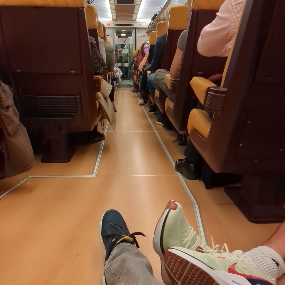 Paying 89€ for a train Barcelona - Lyon.
And having to sit down in the middle of the train.
@Renfe 
#ShameOnYou
#CustomerFeedback