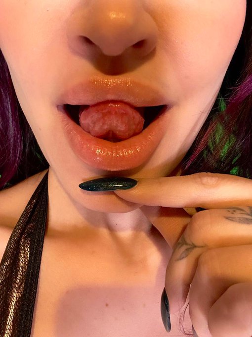 👅💋 https://t.co/cha5uDkwVT