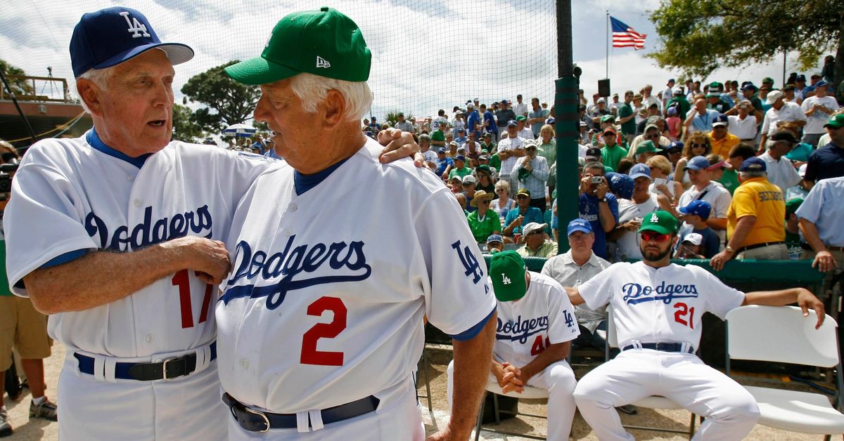 Dodgershaiku1's tweet image. 4/16 Nats 2 Dodgers 6

Pages 1st pitch 1st hit
Yarbs goes long. Betts 5/5
Rest peacefully "Oisk"

Aspromonte, Brown
Gentile,  Kipp, Koufax. Brooklyn
Dodgers. 5 remain 

#MLBDebut  #AndyPages
#mookiebetts
#CarlErskine
 #BobAspromonte #TommyBrown #JimGentile #FredKipp #SandyKoufax