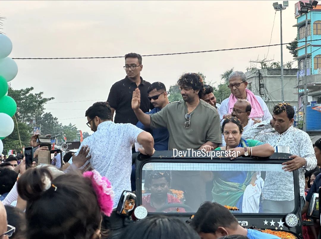 TeamDevFC's tweet photo. Ghatal's heartbeat resonates with every step Dev takes, a symbol of unity and progress ❤️ 
.
#Dev #LoksabhaElection2024 #Ghatal @idevadhikari https://t.co/zBnQ8mP5qL