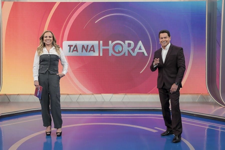 OSobreTV's tweet photo. Prestes a completar um mês no ar, #TáNaHoraSBT amarga índices de audiência baixíssimos. 

Até no dia 16/04, o programa possuía média parcial de 2,85 pontos na Grande São Paulo, com várias edições na 4ª colocação. https://t.co/r47dfdSf9N