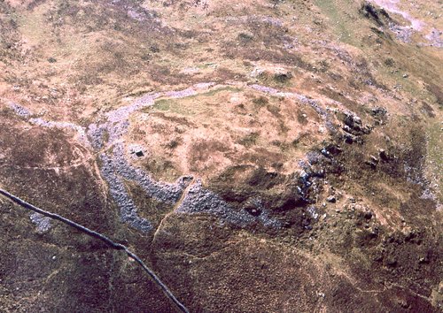#HillfortsWednesday
Described as the upper fort at Moel Offrwm, Llanfachreth

This encloses about half a hectare (1.25 acres). Monuments such as this are generally thought to be Iron Age. 
#Archaeology