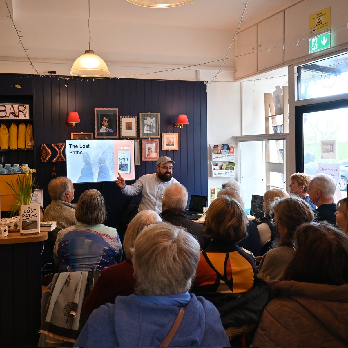 Yesterday, was my first two events for The Lost Paths. I had a great time @7OaksBookshop & @CWBookshop - thank you! More events in April in the thread below - in Oxford, Brixton and Dulwich 🧵