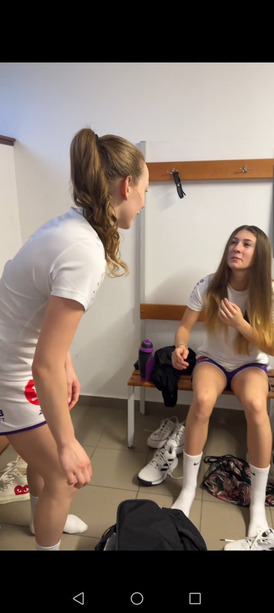 FecaKarim's tweet photo. Kis hercegnő meccs előtt 😁🧡
#sexy #beautifulgirl #beautiful #teen #magyar #magyarok #szépség #hungary #hungarian #littleteen #foryou https://t.co/uVpKtAGjmi