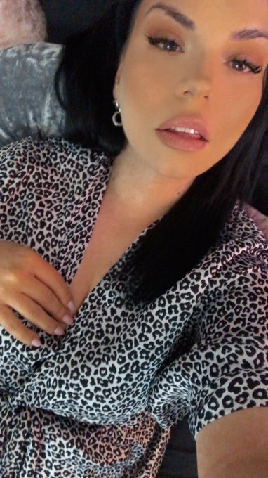 Hello, hello, camcontacts lovers!  Time to come meet me #online on @camcontacts 🥰 If you love satin,<a href="/tag/model"class="tags"><span>#model</span></a><a href="/tag/online"class="tags"><span>#online</span></a><a href="/tag/satin"class="tags"><span>#satin</span></a><a href="/tag/viral"class="tags"><span>#viral</span></a>