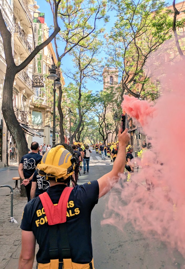 Ahir marxant amb els companys per un servei de bombers forestals digne i de qualitat, #BombersForestalsEnLluita !