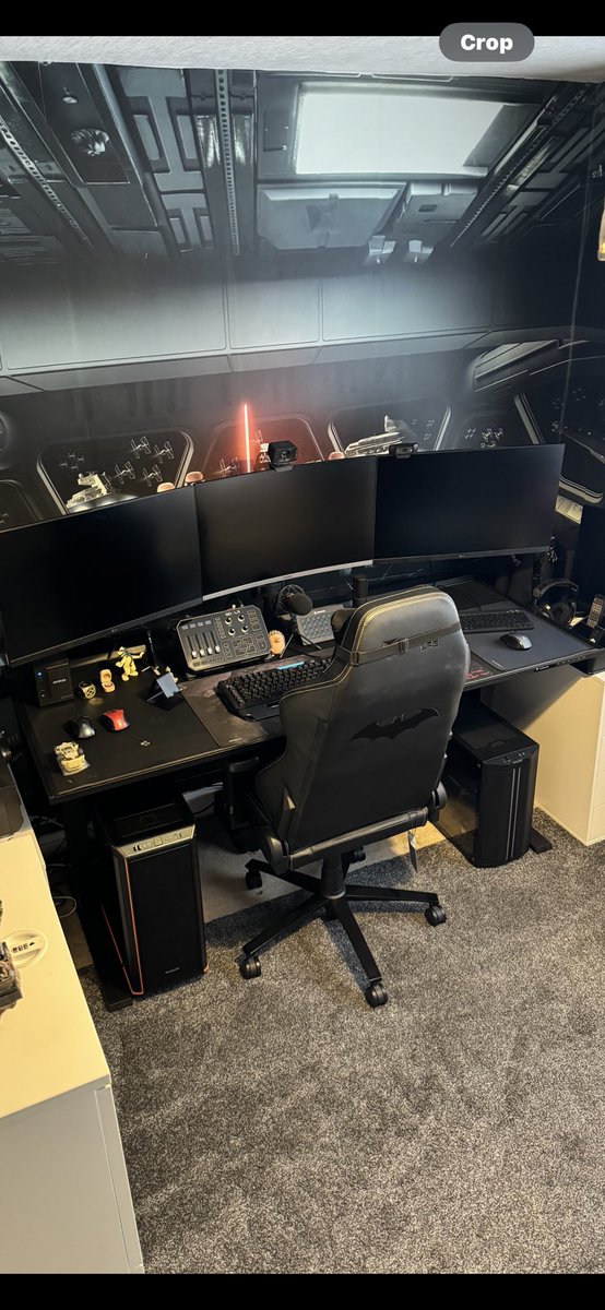 marcus_urelius's tweet photo. #secretlab desk is amazing. I love it and wonder why i didnt get one sooner. https://t.co/Pe5ImHynZj
