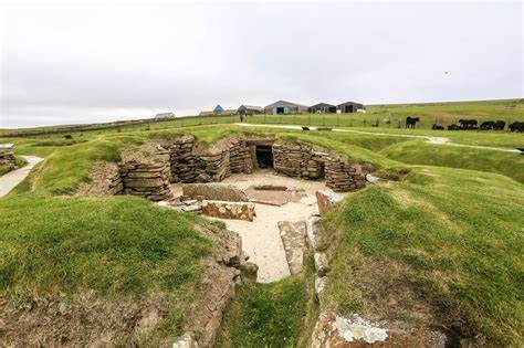 Skara Brae /ˈskærə ˈbreɪ/ is a stone-built Neolithic settlement, located on the Bay of Skaill on the west coast of Mainland, the largest island in the Orkney archipelago of Scotland🦄🗡️⚔️🏴󠁧󠁢󠁳󠁣󠁴󠁿