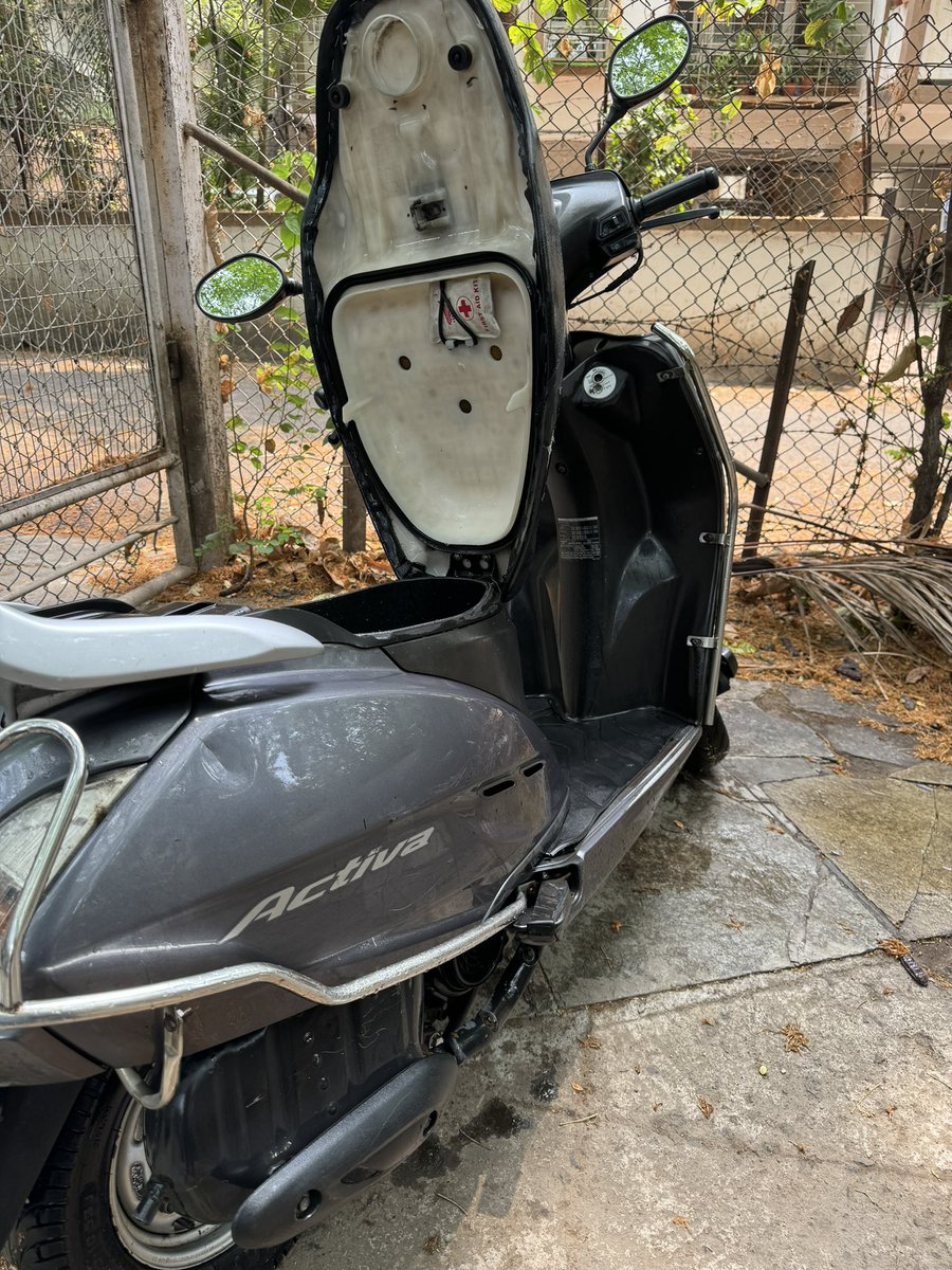 Someone also badly needed to cool down. Advantages of having your previous business next door! For old times sake washed it myself! Good to go now…. #pune #automobile #automobilegarage #oldtimessake #AutoDoc