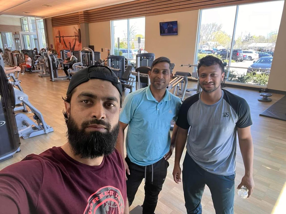 Joyerlorai's tweet photo. 🇺🇲 তে সাবেক সতীর্থদের সাথে জিমে ব্যস্ত রাইডার সাকিব আল হাসান‼️🏋🏼♂️ 🫶🏽
📸 FB | Tapash Baishya
#Joyerlorai #rangpurriders #BPL24 #bangladesh #bangladeshcricket https://t.co/mCXcOnqYKx