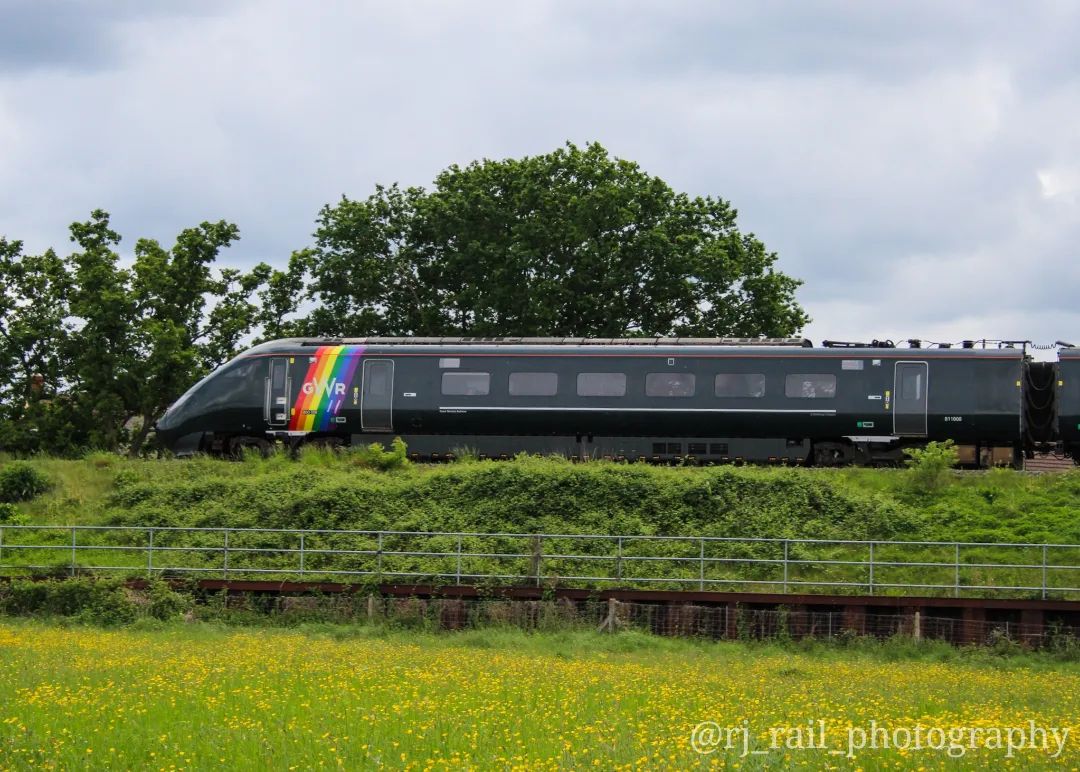 👋Good morning ⚠️Due to a broken down train between Portsmouth Harbour and Bristol Temple Meads, some lines are blocked. Trains between Portsmouth Harbour and Bristol Temple Meads via Southampton Central and Westbury may be cancelled, delayed or revised ✅Check your journey at