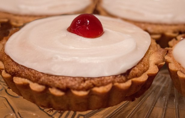 There is something spendidly yummy about a Bakewell tart. rosehartsweets.com/2018/01/29/ind… #earlybiz