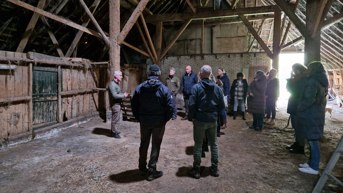 Personeelsbijeenkomst van @GR_Landschap in de Hunzezone. Hartelijk ontvangen door bedrijfsvriend @BanoPro en een kijkje genomen in boerderij Euvelgunnerheem waar de restauratie dit jaar gaat starten.