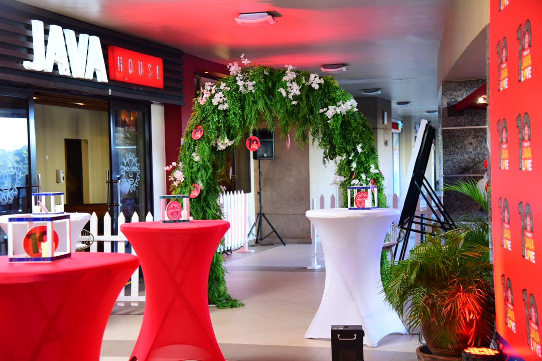 The_miles_10's tweet image. Acacia Place branch to celebrate Java 10th Anniversary. 🎉😋
The're reminiscing on a decade of roasting, brewing, and closing deals in the perfect ambience.
Here's to 10 YEARS of serving up smiles and spreading love, one cup of coffee at a time.
#JAVALove #JAVAAt10