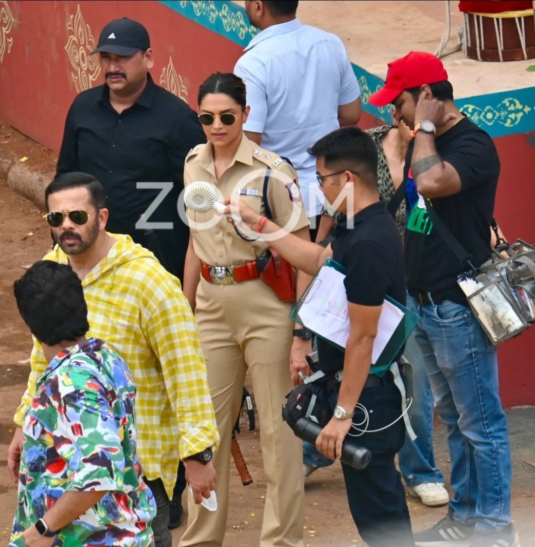 #DeepikaPadukone with #RohitShetty on the sets of #AjayDevgn's #SinghamAgain today.