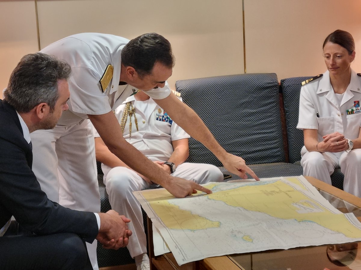 During the first port visit in Salalah the Force Commander of ASPIDES Stefano Costantino met the Italian Ambassador in Oman H.E. Pieluigi D’Elia. FCdr provided to the Italian Ambassador an overview of the current maritime security situation in the area of operations.