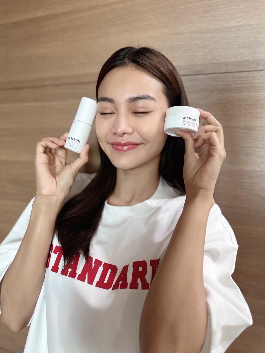 WinkwhiteCoTh's tweet photo. 𝐊.อิงฟ้า พรีเซนเตอร์ หน้าใสมั้ยงั้บ 🥰
ใช้ผลิตภัณฑ์ 𝐖 𝐂𝐫𝐞𝐚𝐦 & 𝐖 𝐒𝐞𝐫𝐮𝐦
ต่อเนื่องติดต่อกัน 2 ปีซ้อน ใช้ดีมาก
ต้าวอิงอิง ใช้เป็นประจำทุกวัน เช้า-เย็น
เจอแสงแดด มลภาวะ เครื่องสำอางค์บ่อยมากแต่ผิวหน้าคือยังแข็งแรงมาก ไม่มีโทรมเลย
#WINKWHITE #WCREAM #WSERUM #อิงฟ้ามหาชน https://t.co/YA6FReQa0s