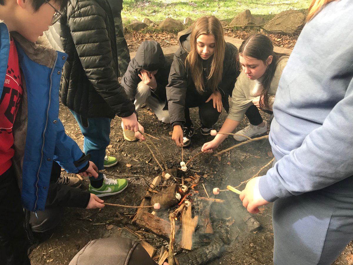 P7 did a brilliant job upping their wilderness living skills with archery and bush-crafting yesterday at Wiston Lodge. 🔥 🏹 🎯