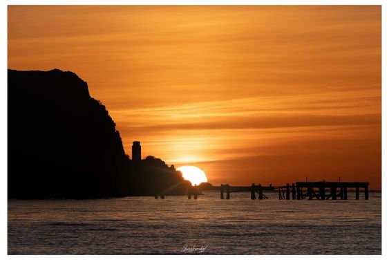 Good Morning from Scotland 🏴󠁧󠁢󠁳󠁣󠁴󠁿 Sunrise at Hawkcraig Point , Aberdour, Fife. 📸andylafferty on Instagram instagram.com/p/C5LHOa2qm4T/