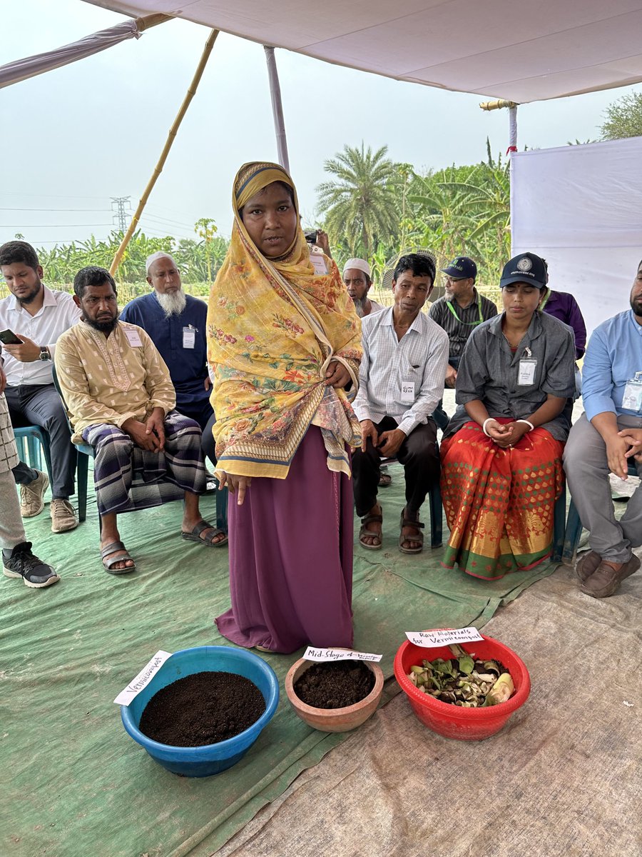 Soil health in many shapes: Mechanization provides attractive ag options 4 youth plus vermicomposting a foundation for #savesoil in horticulture crops that nourish soils and people. #Bangladesh DAE way to go! ⁦@CSISAProject⁩ MEA ⁦@TJKrupnik⁩ ⁦@CIMMYT⁩ PPP