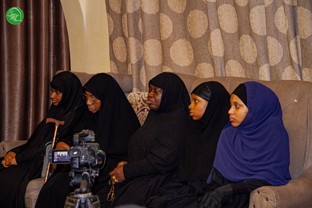 The leader Sheikh Ibraheem Zakzaky (H) receives the representatives of brothers and sisters from various fora of the Islamic movement in Nigeria at his Abuja residence. The representatives visited leader today, Tuesday, in a Sallah homage. #TruePromise #PrayForPalestine…