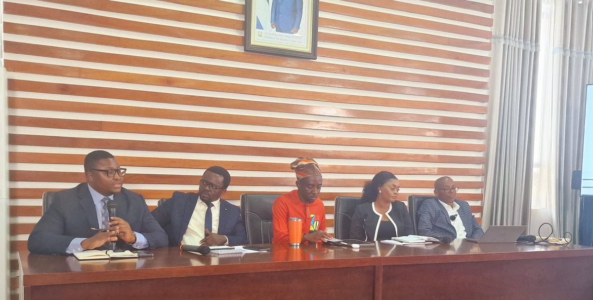 EmbassySierra's tweet photo. The Foreign Minister of #SL, &amp; CARL Executive Director have extensively briefed d press on d importance of upcoming Regional ECOWAS Conf. on Autonomous Weapons Systems at #MoICE weekly Press Conf. in #Freetown. In attendance was Amb. Gberie &amp; it was moderated by d Min. of MoICE. https://t.co/Dl11uO58tT