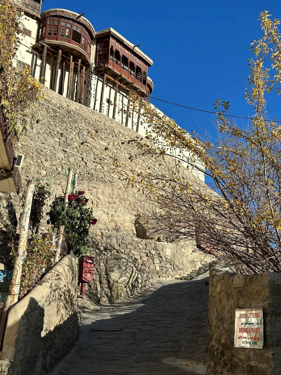 1100 Years Old Historical Baltit Fort, Karimabad Hunza  Gilgit Baltistan 🇵🇰

.

#hunza #baltit #fort #baltitfort #unescoworldheritage #unesco #trourism #tour #touristattraction #hunzavalley #hunzaexplorers #hunzatourism #visithunza2024 #exploretheworld #nevertstopexploring #pak