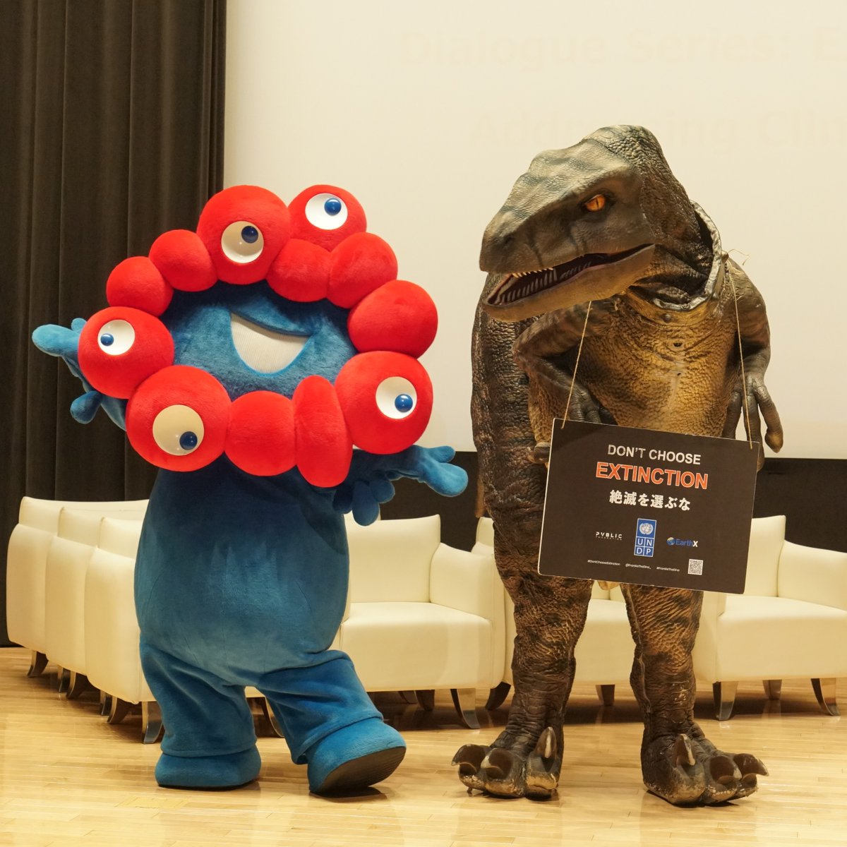 ミャクミャクに新しい友達💙❤

4/13に「グローバルトークイベント～SDGsについて考えよう～」で初来日したUNDPの恐竜キャラクター、フランキーとご対面🦖
フランキーが優しく接してくれたおかげですっかり仲良くなりました🙌

#EXPO2025 #大阪・関西万博 #1YeartoGo