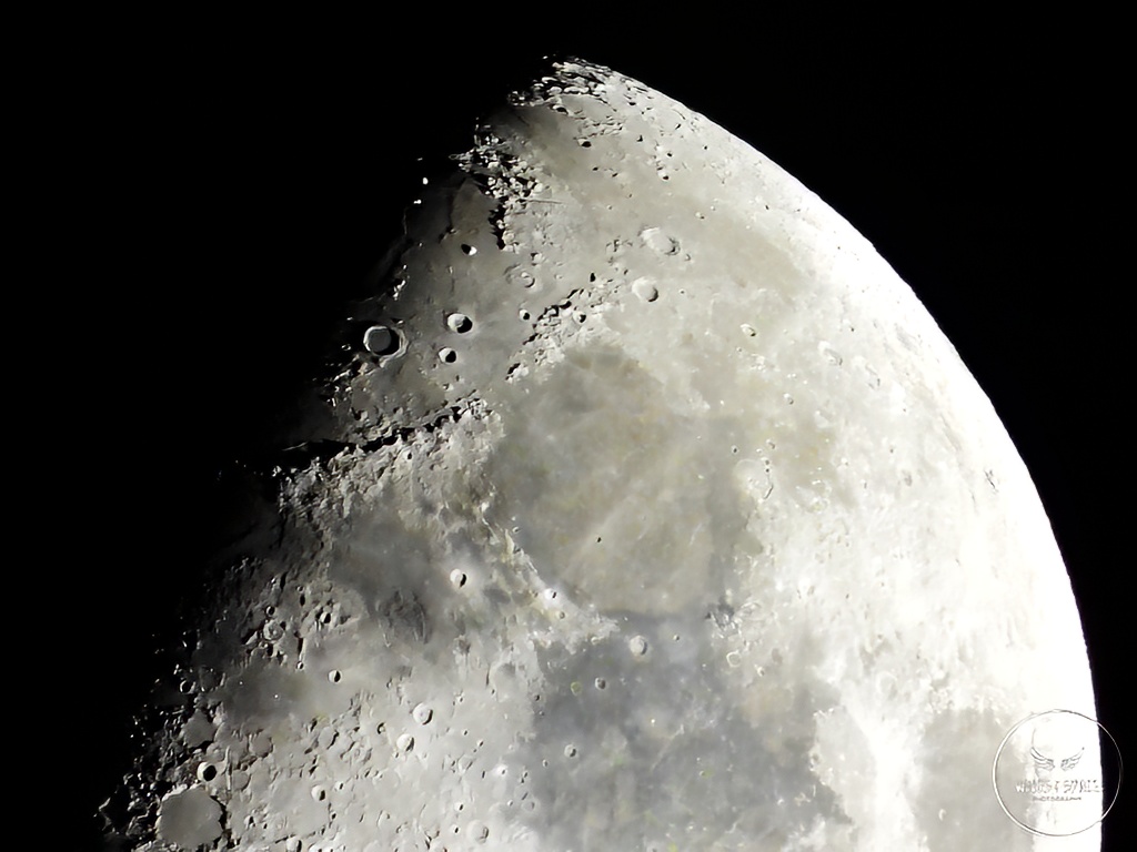 Some M👀N snaps as I was going to bed just after midnight. Very brief break in the clouds. Couldn't believe my luck 🤗 @MoonHourSocial @SkyCalPro #nikonphotography #MoonHour