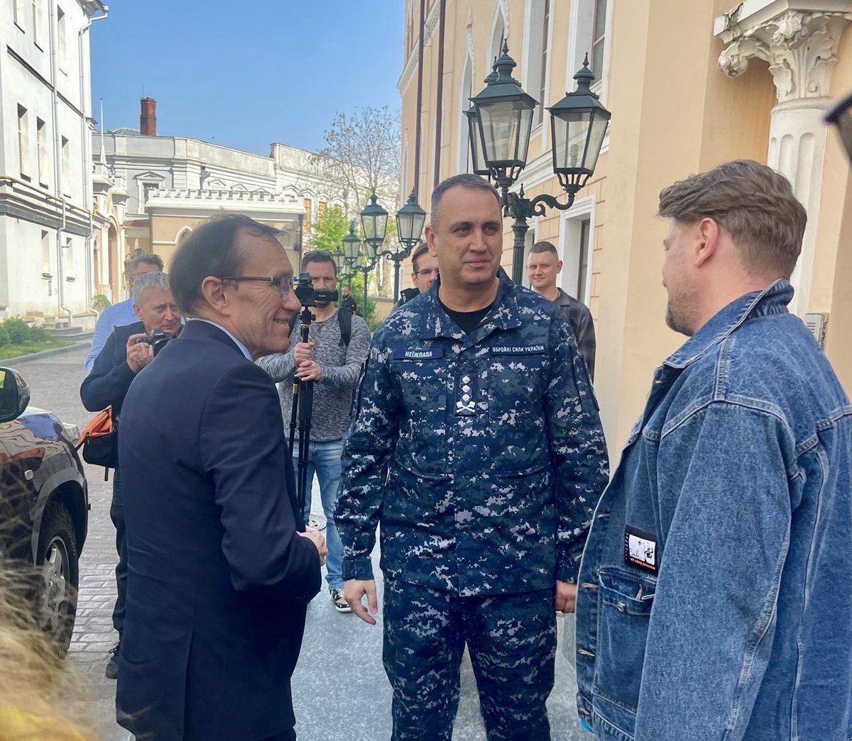 EspenBarthEide's tweet photo. Visited Port of Odesa together w/Governor Oleg Kiper, and met Commander of the Ukrainian naval forces, Admiral Neizhpapa.

I am deeply impressed by the way Ukraine has been able to regain control and to ensure exports of grain to the world, despite constant Russian aggression. https://t.co/0WCHvwWQDY