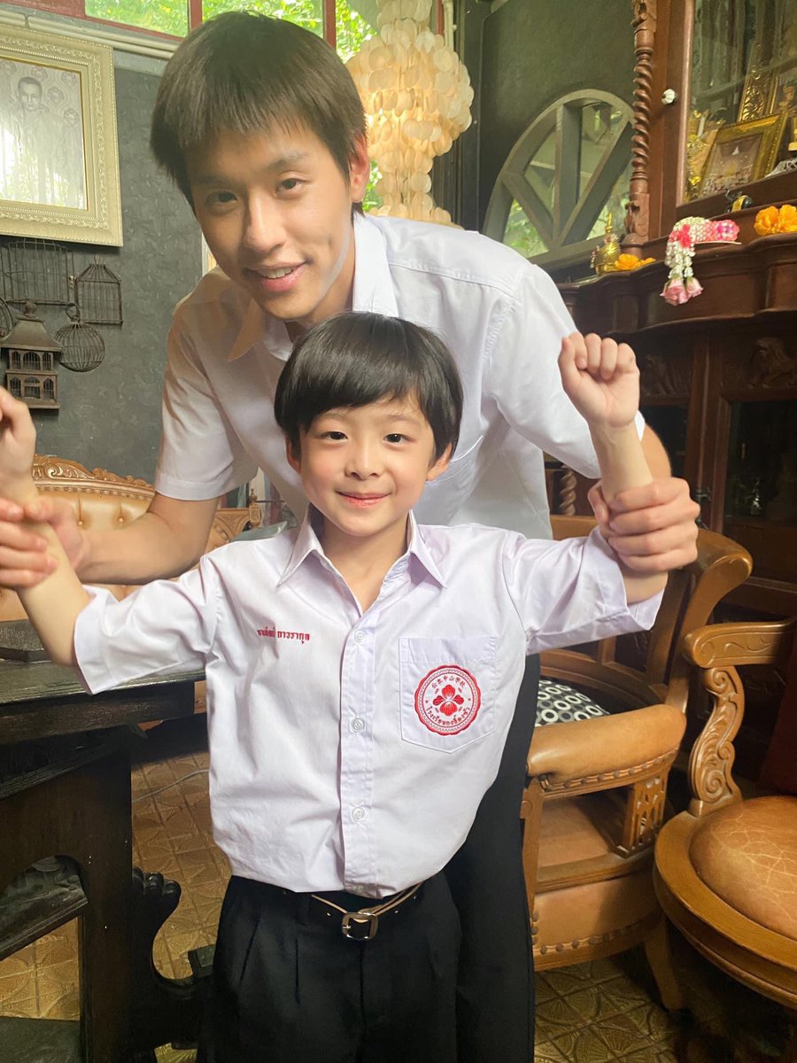 MNRBB77's tweet photo. อาเอ็มตอนเด็ก อาเอ็มตอนโต หล่อน่ารักทั้งคู่เลยคับ👦🏻🧒🏻🤲🏻

#Bbillkin #หลานม่า https://t.co/UiWEixpEYp