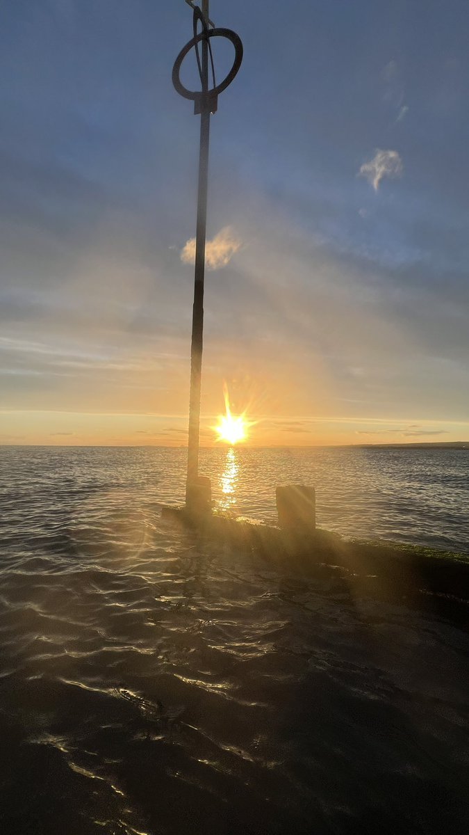 Early bird catches a glimpse of Vit D at Groyne 4. 👍