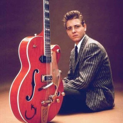 This day in 1960, 21 year old singer Eddie Cochran was killed, when the taxi he was travelling in crashed into a lamppost on Rowden Hill, Chippenham,Wiltshire. Gene Vincent survived the crash. Cochran's US hit at the time was Three Steps to Heaven #EddieCochran #History 🥀