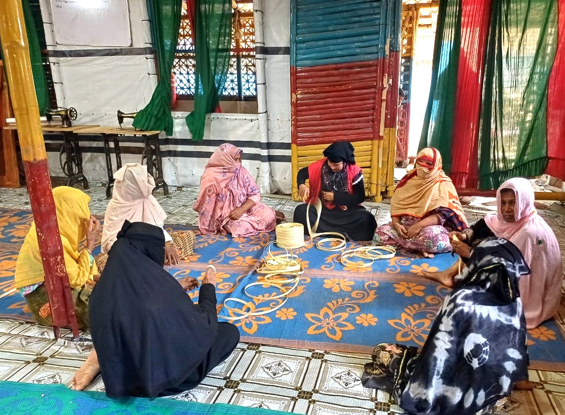 @BDRCS1 continues #MHPSS activities for the camp & host communities under #PMO in #CoxsBazar.

1,238 people benefited from MHPSS activities in April 2024.
#PsychosocialFirstAid
#MentalHealth
#SocialWellbeing
#LifeSkillsSessions
#selfcare
@ifrc, @JRCS_PR & @RotesKreuz_CH