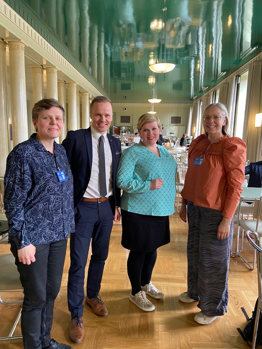 Kiitos mielenterveyskeskusteluista, eduskunnan mielenterveyspoliittisen neuvottelukunnan @keskusta jäsenet Markku Siponen ja @AnnikaSaarikko. @MTPooli'sta mukana @AijaSalo ja @EllenTuomaala